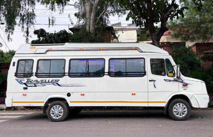17 Seater Tempo Traveller