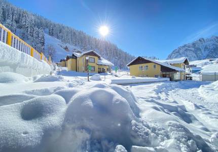 Jammu-Srinagar-Sonmarg-Pahalgam-Gulmarg Tour