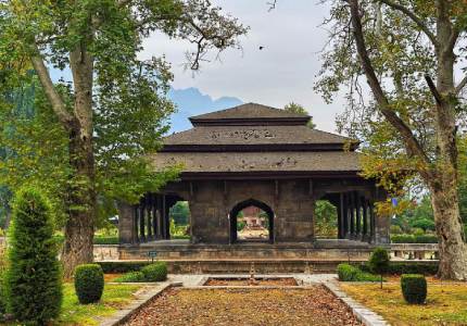 Jammu-Srinagar-Sonmarg-Pahalgam-Gulmarg Tour