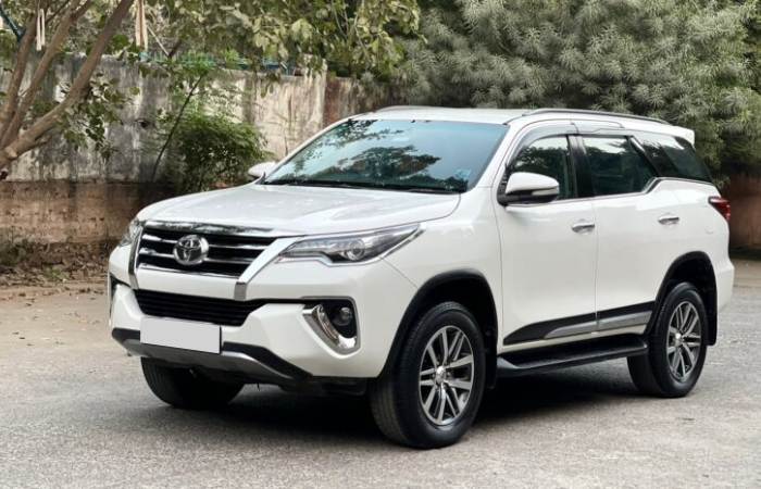 Toyota Fortuner Taxi